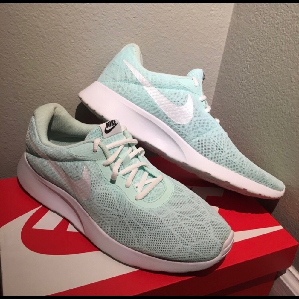 Nike Tanjun Blue Size 12 Women’s